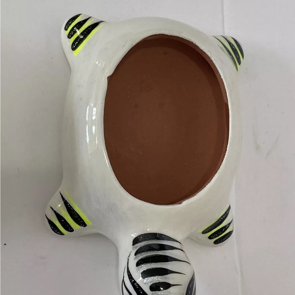 Hand-Painted Mexican Folk Art Turtle Trinket Box White Sparkles with Lid - Picture 7 of 8